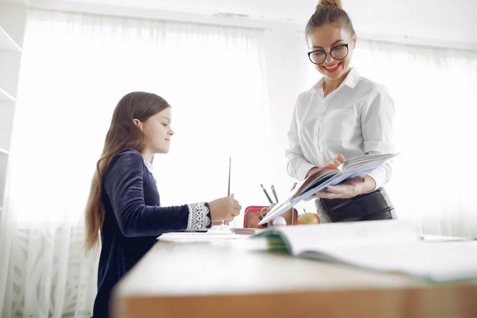 Sinh viên học tiếng Anh tại Lớp Mầm Non Độc Lập Học Là Thích